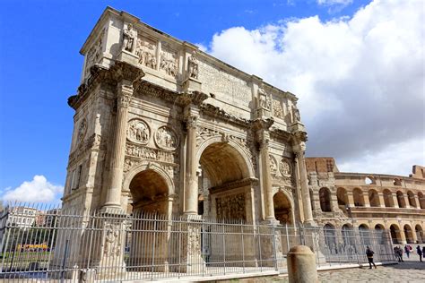  奧斯塔的奧古斯都 triumphal arch 令人驚嘆的羅馬建築與壯麗的山景！