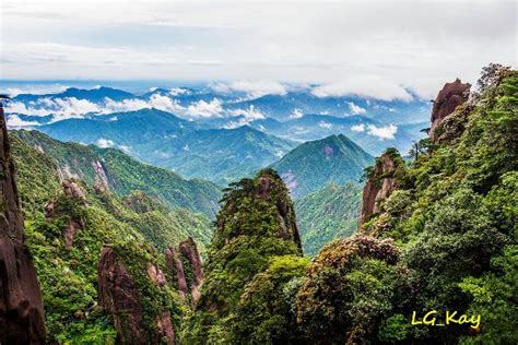 三清山國家森林公園：雲霧繚繞的仙境奇觀！